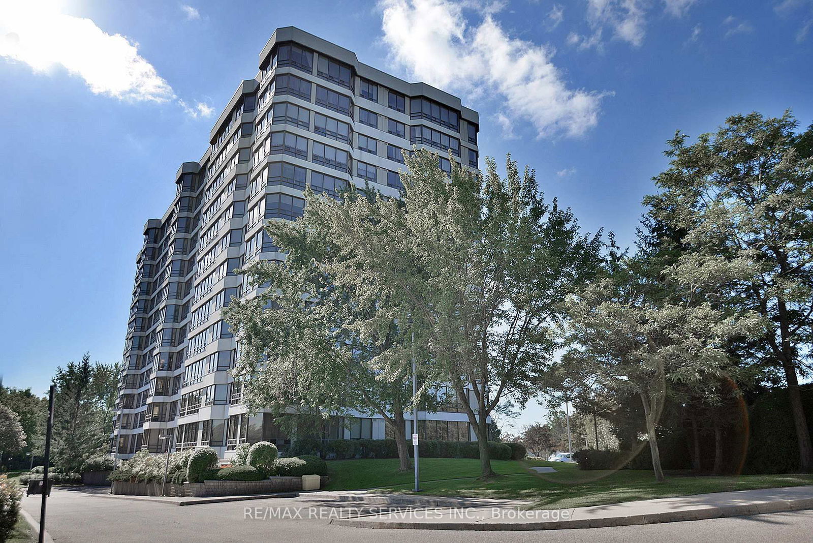 330 Mill St S, unit 402 for sale