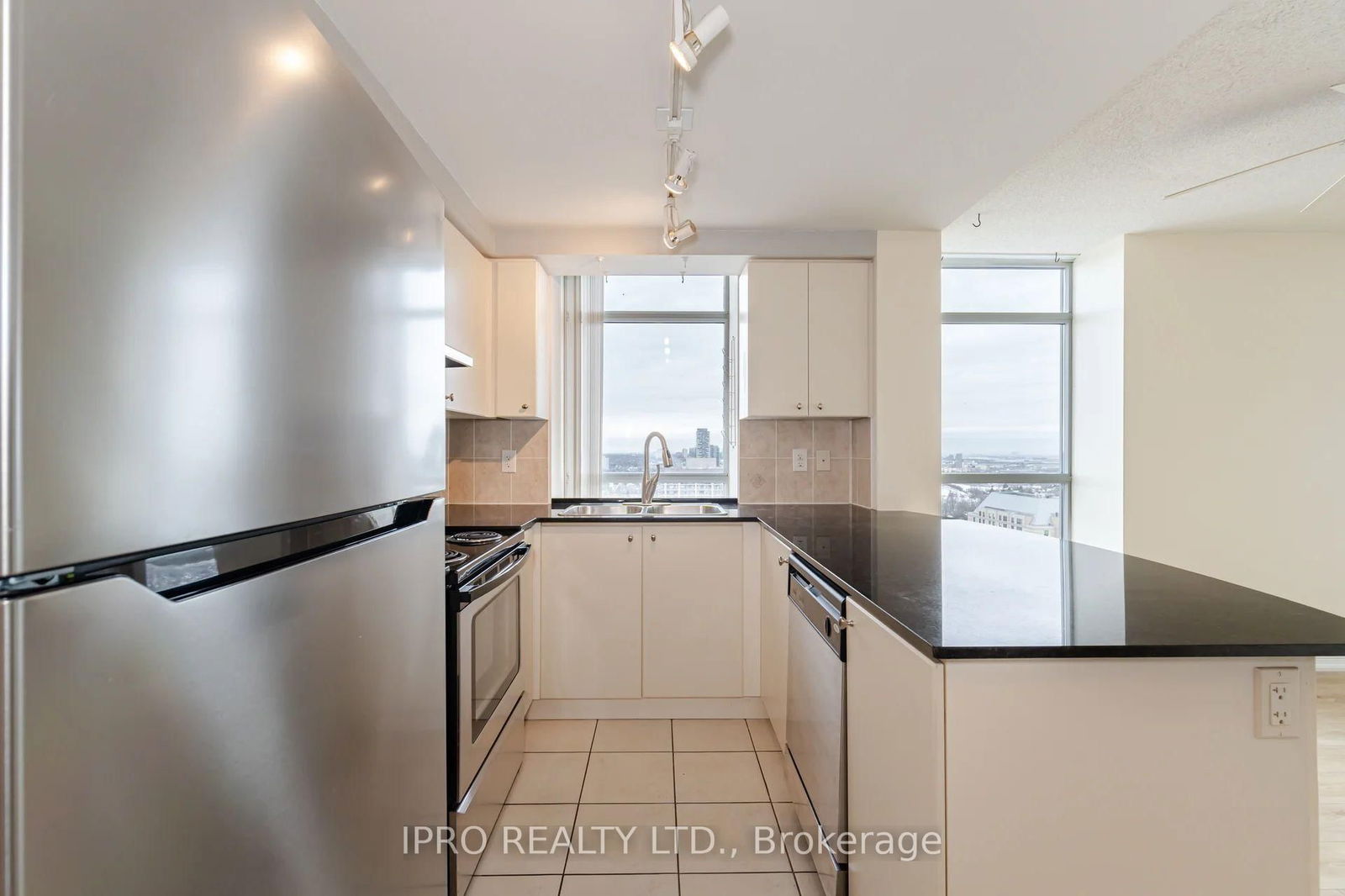 9 George St N, unit 2405 for sale