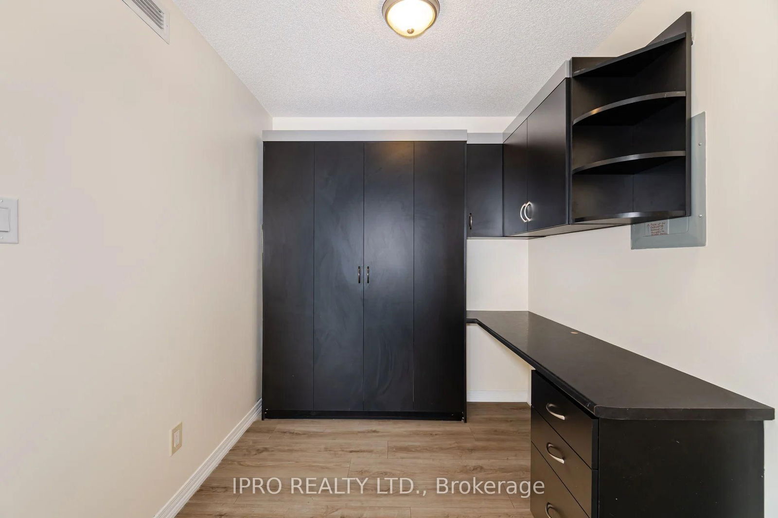 9 George St N, unit 2405 for sale