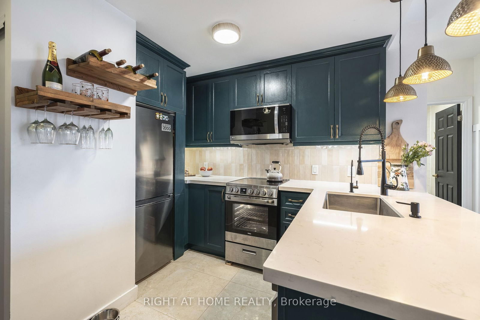 73 Washington Ave, unit 301 for sale