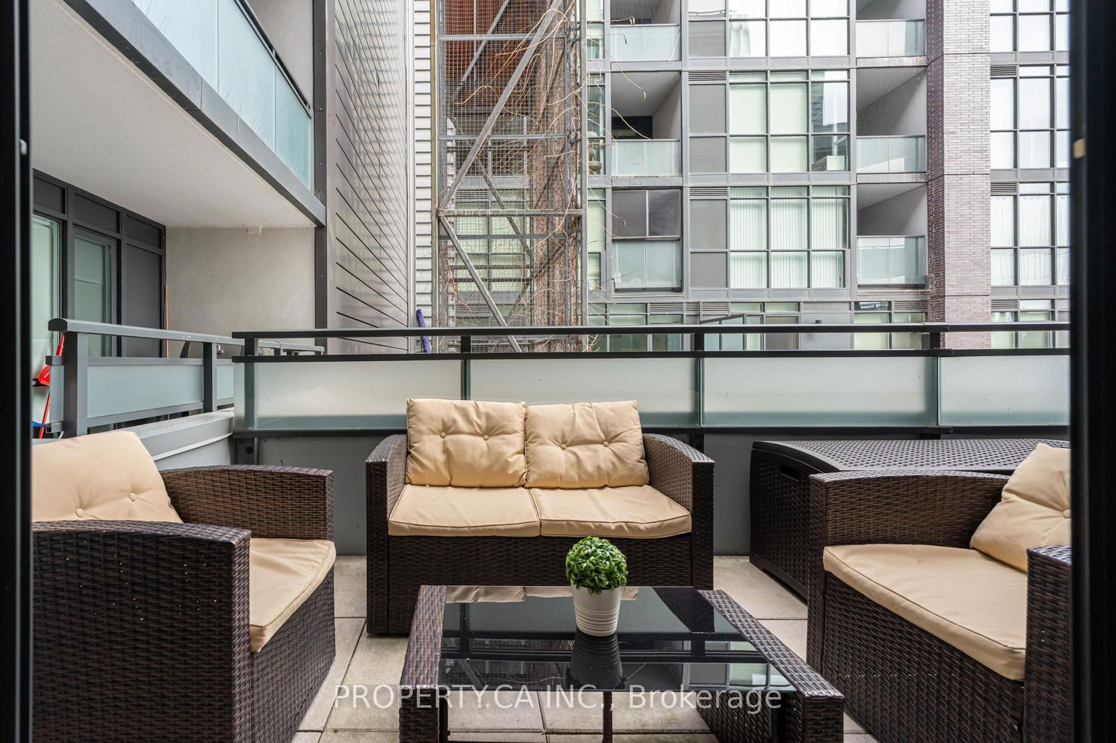 38 Howard Park Ave, unit 212 for sale