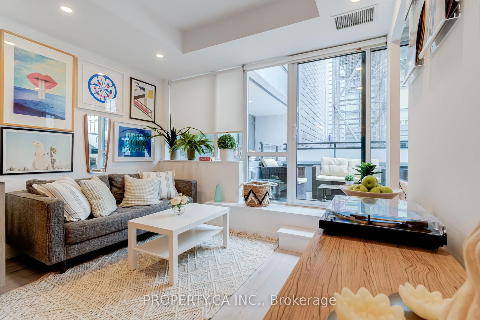 38 Howard Park Ave, unit 212 for sale