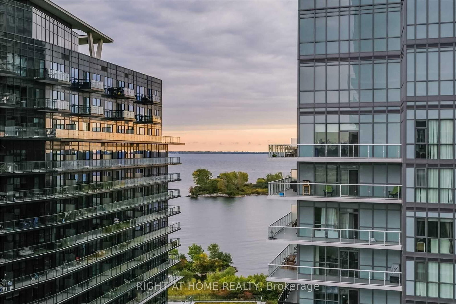 Lago at the Waterfront Condos, Etobicoke, Toronto