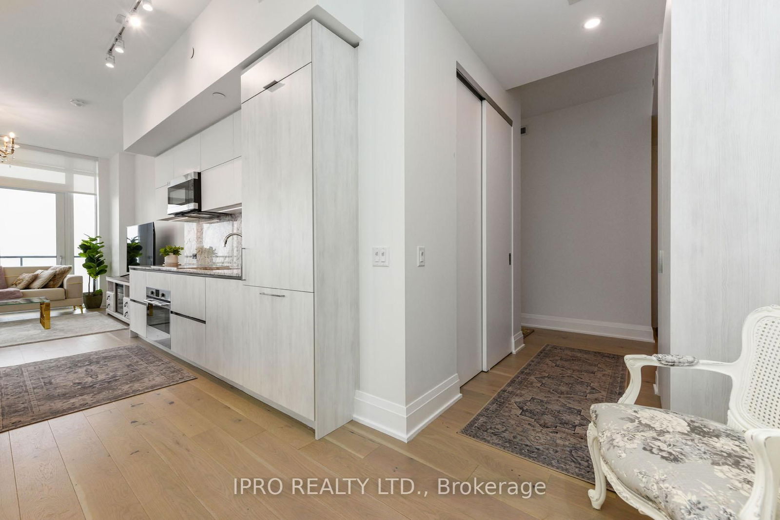 21 Park St E, unit 1603 for sale