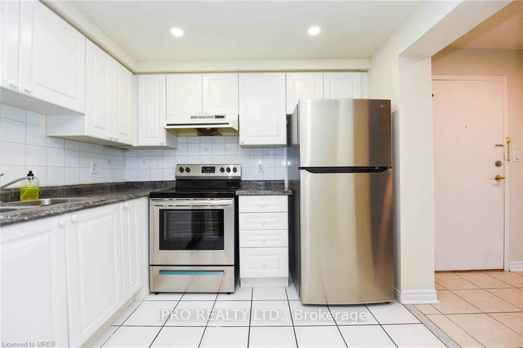 135 Hillcrest Ave, unit 1706 for rent