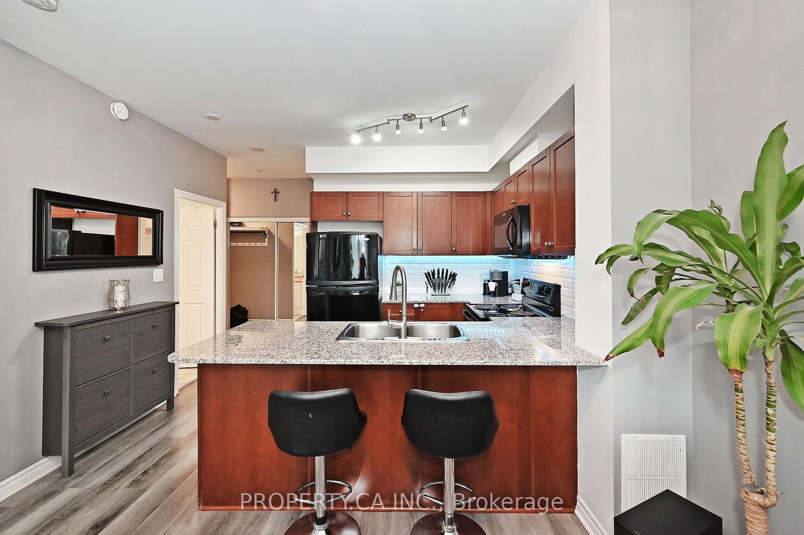 3504 Hurontario St, unit 301 for sale