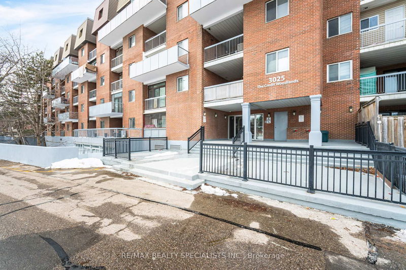 3025 The Credit Woodlands, unit 325 for sale