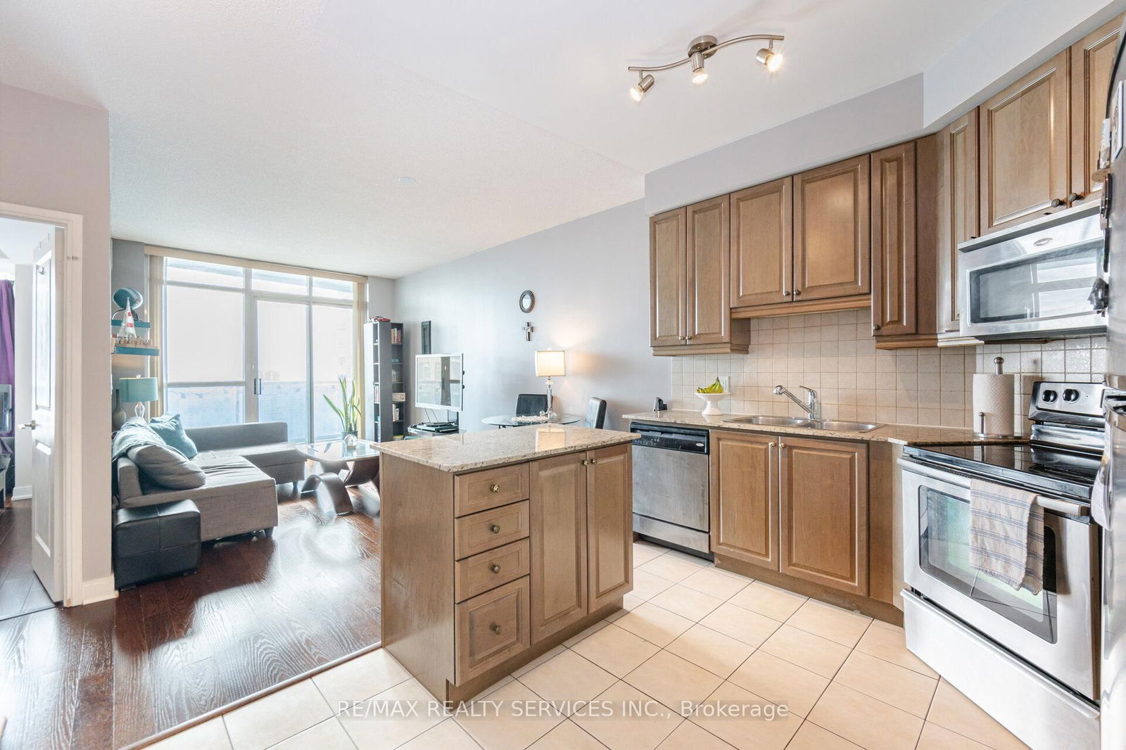 80 Absolute Ave S, unit 2204 for rent