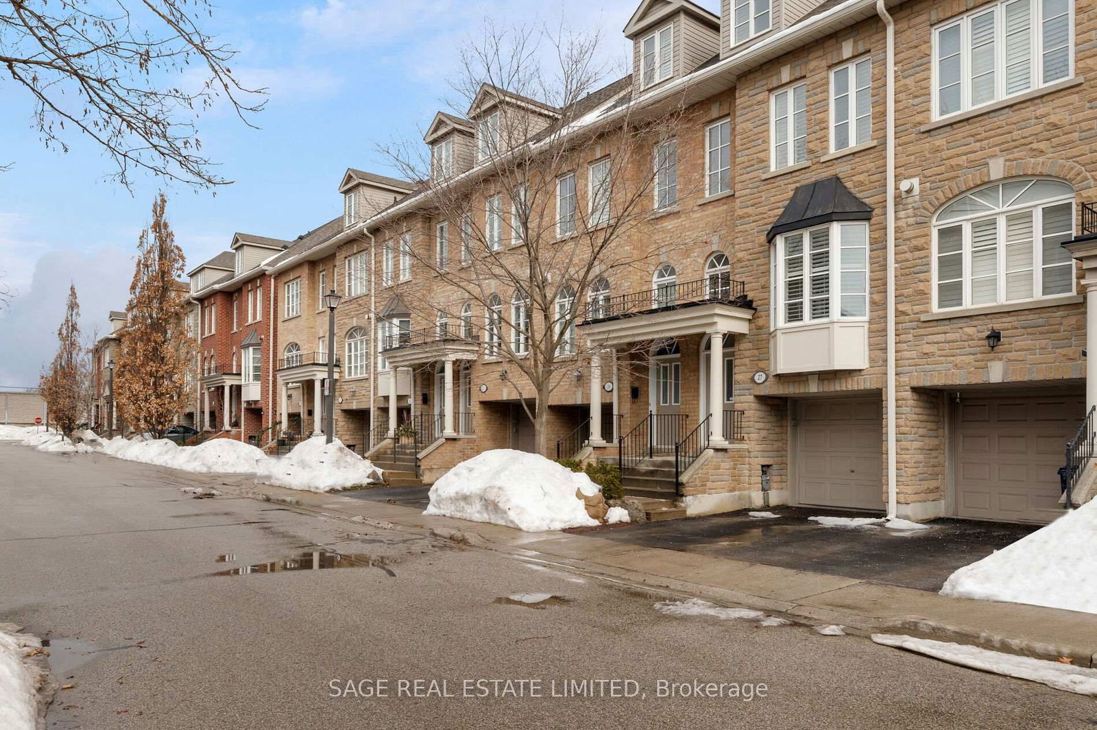 Oxford Court Townhouses, Etobicoke, Toronto