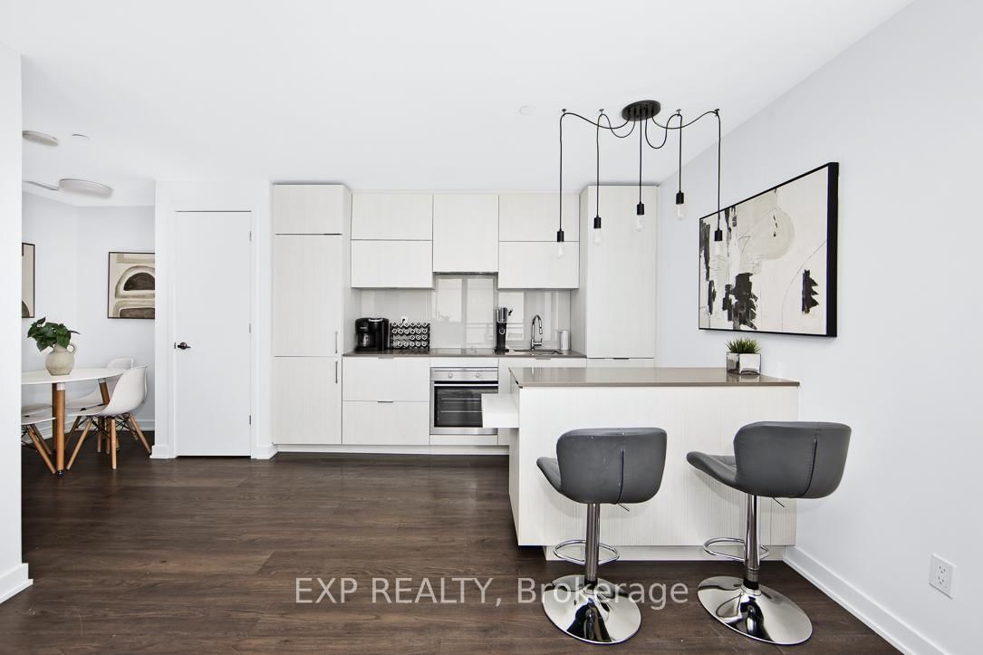 1990 Bloor St, unit 901 for sale