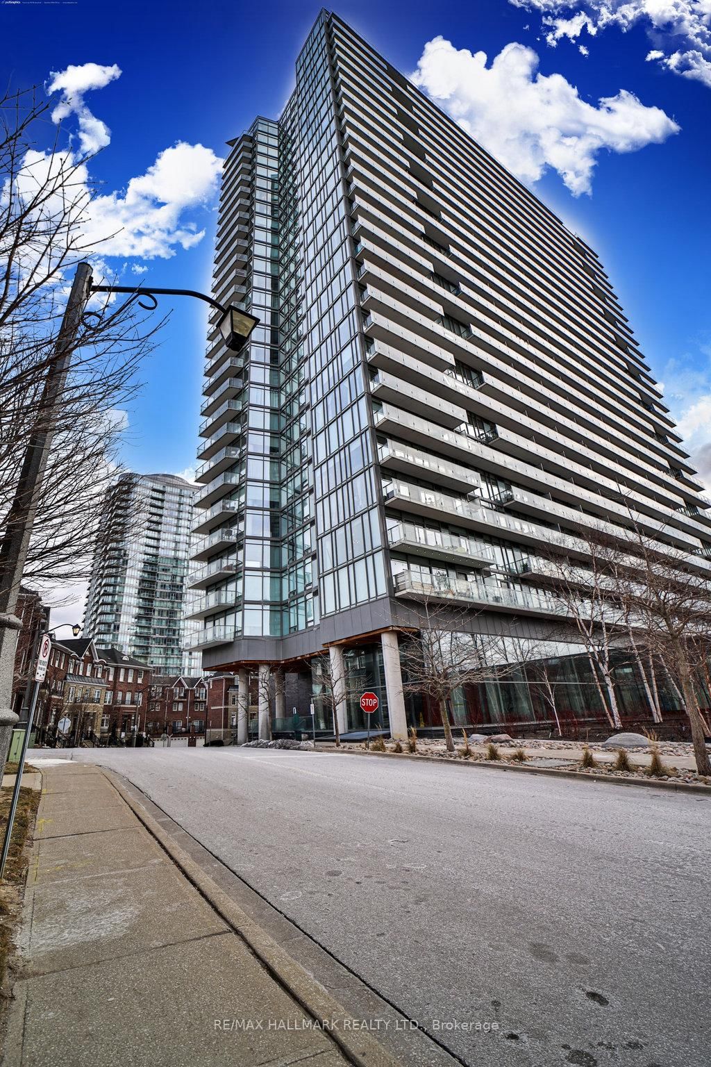 103 The Queensway Ave, unit 413 for sale