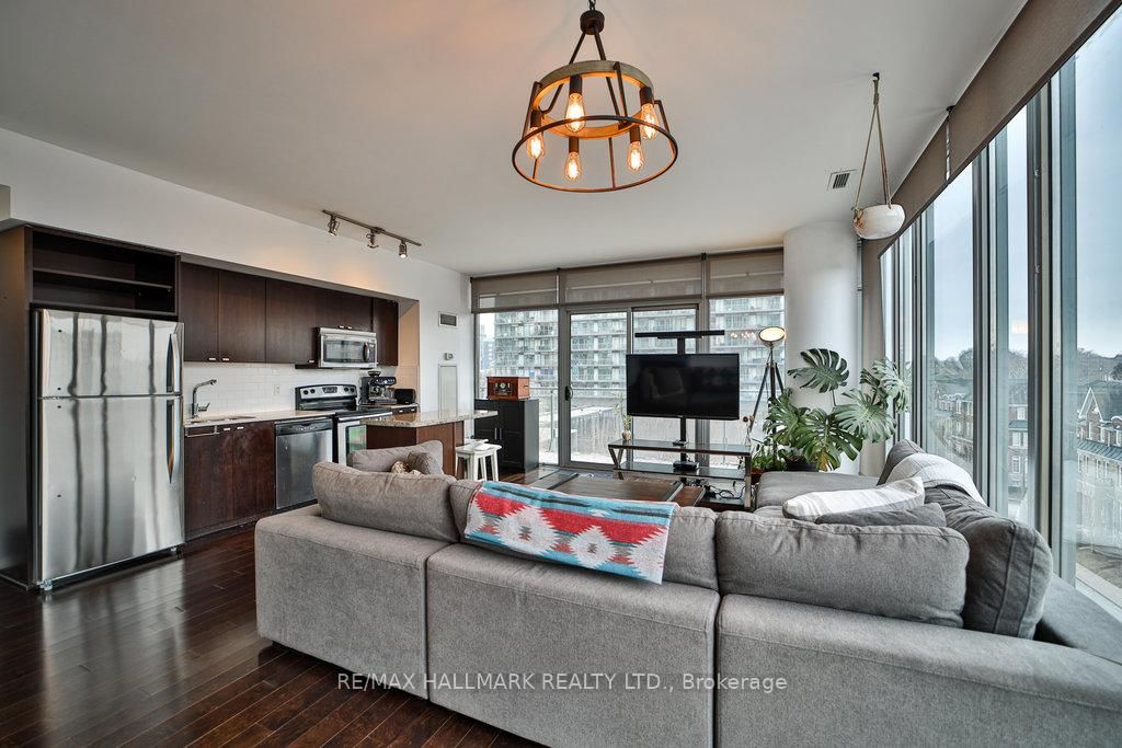 103 The Queensway Ave, unit 413 for sale