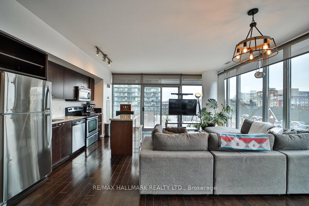 103 The Queensway Ave, unit 413 for sale