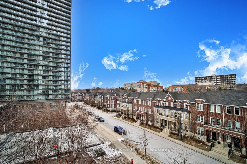 103 The Queensway Ave, unit 413 for sale