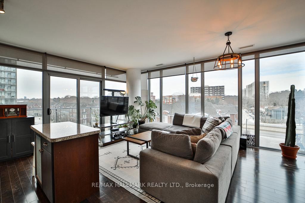 103 The Queensway Ave, unit 413 for sale