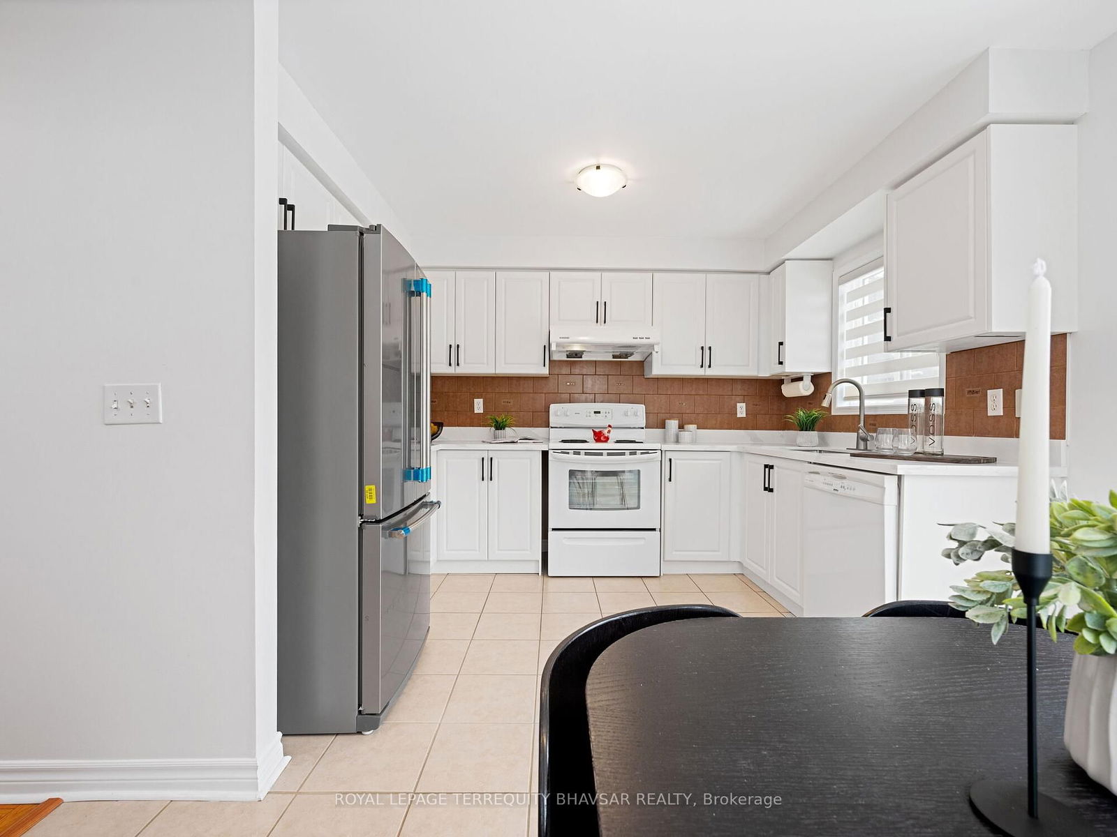 5030 Heatherleigh Ave, unit 201 for sale