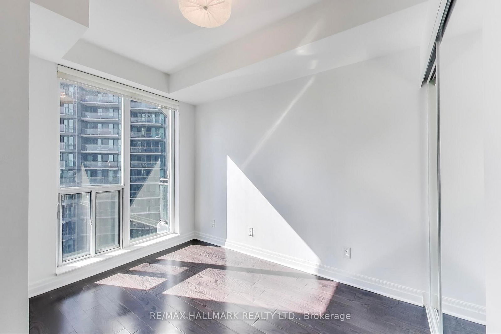 2119 Lake Shore Blvd W, unit 809 for rent