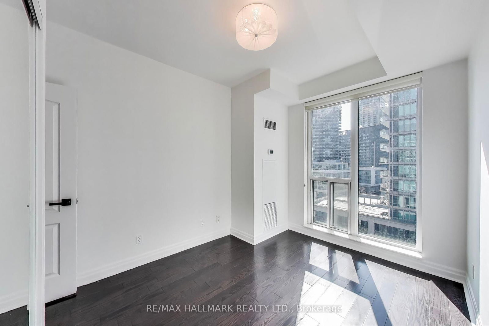 2119 Lake Shore Blvd W, unit 809 for rent