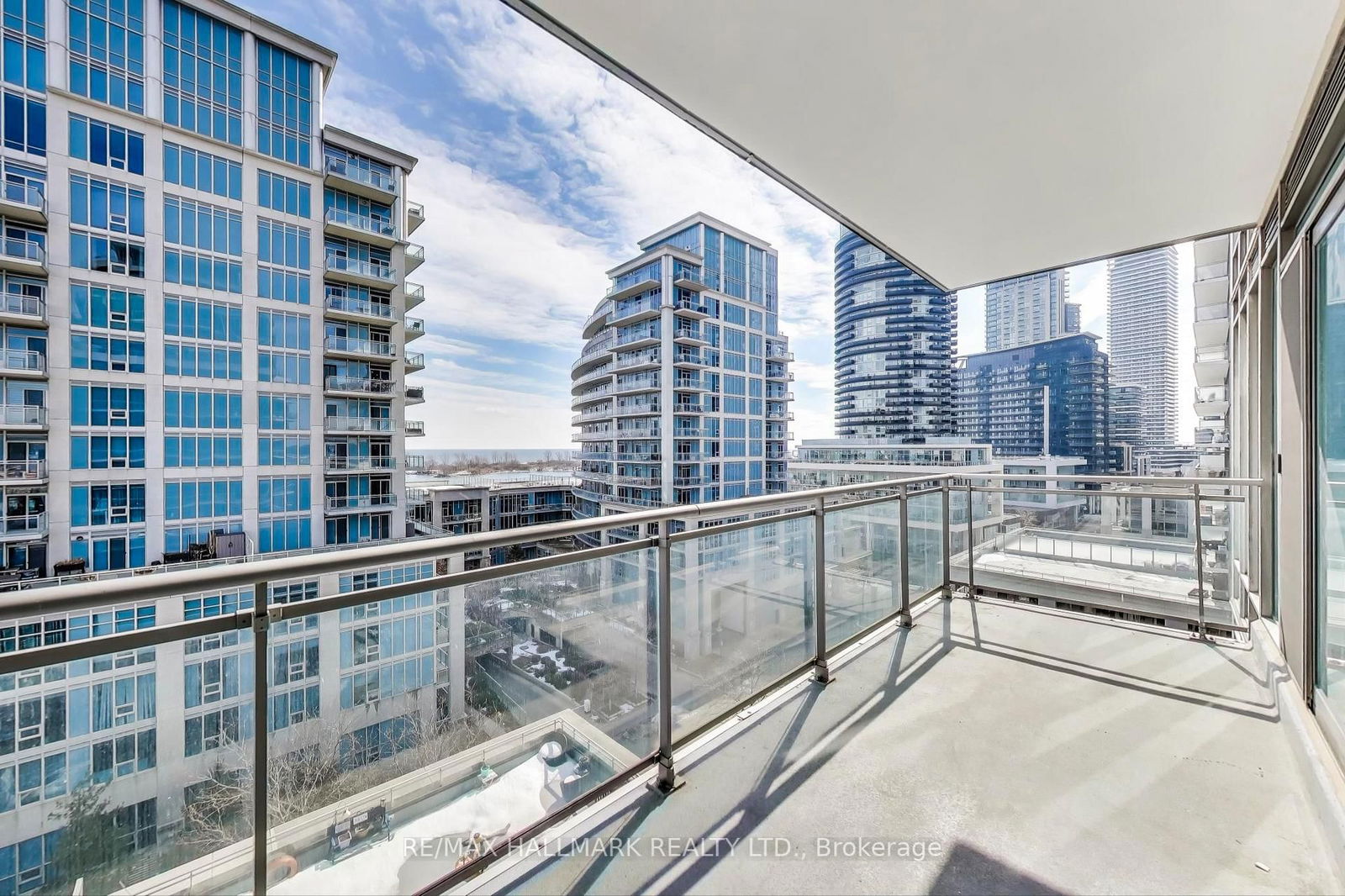 2119 Lake Shore Blvd W, unit 809 for rent