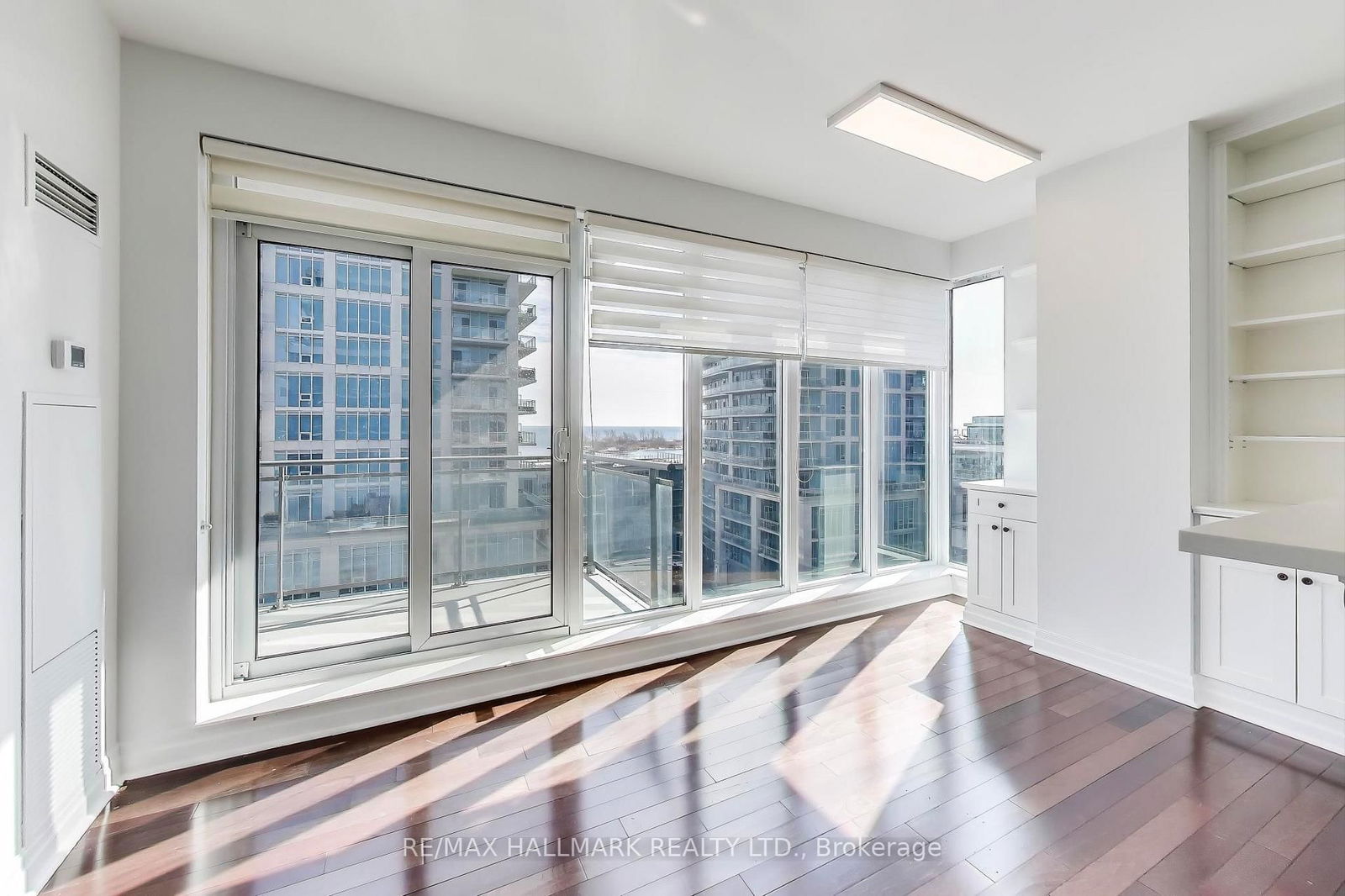 2119 Lake Shore Blvd W, unit 809 for rent