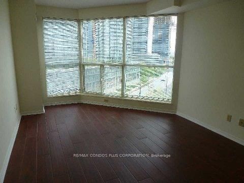 2261 Lake Shore Blvd W, unit 906 for rent