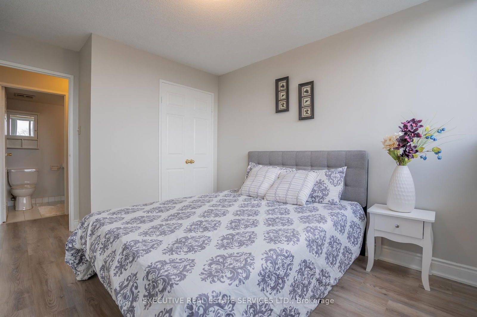 3700 Kaneff Cres, unit 508 for sale