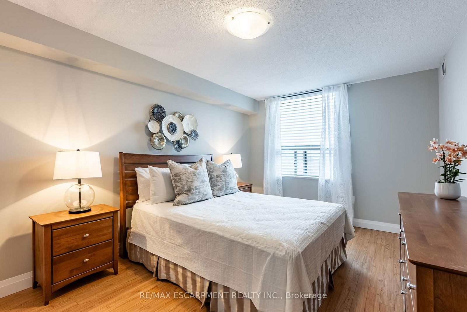 2055 Upper Middle Rd, unit 306 for sale