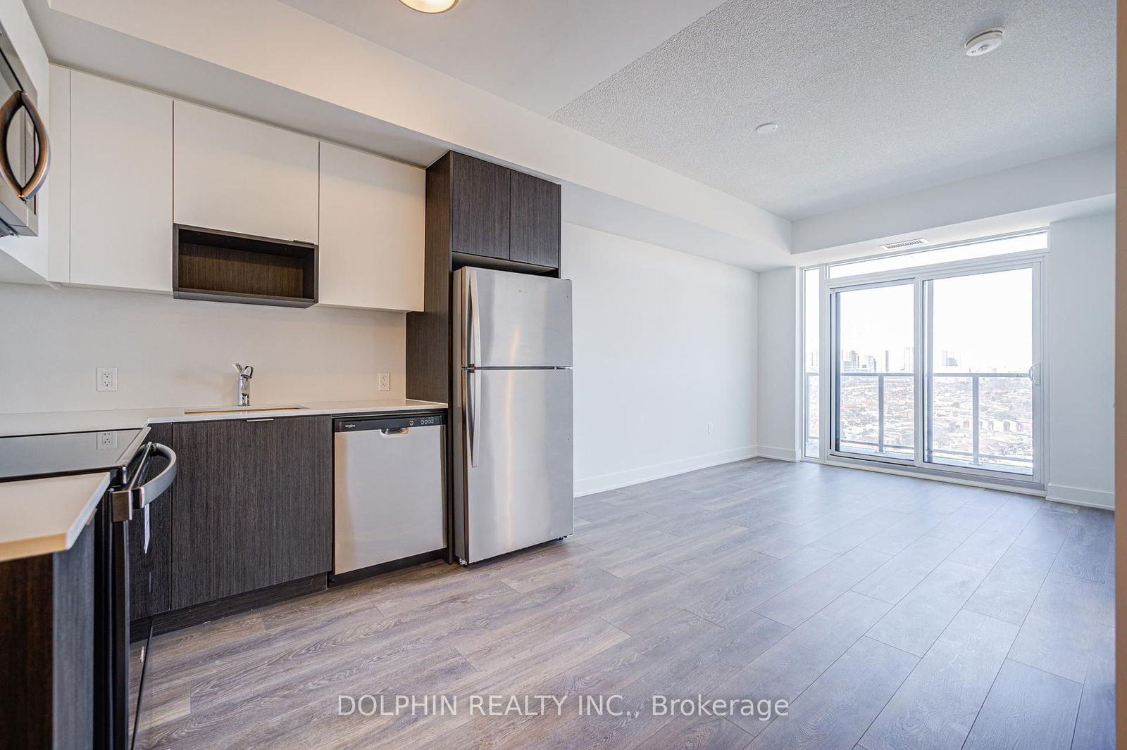 204 Burnhamthorpe Rd E, unit 1805 for rent