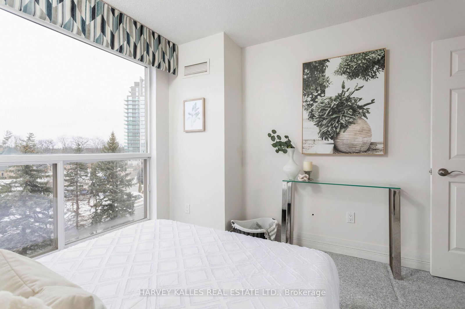 1700 The Collegeway, unit 605 for sale