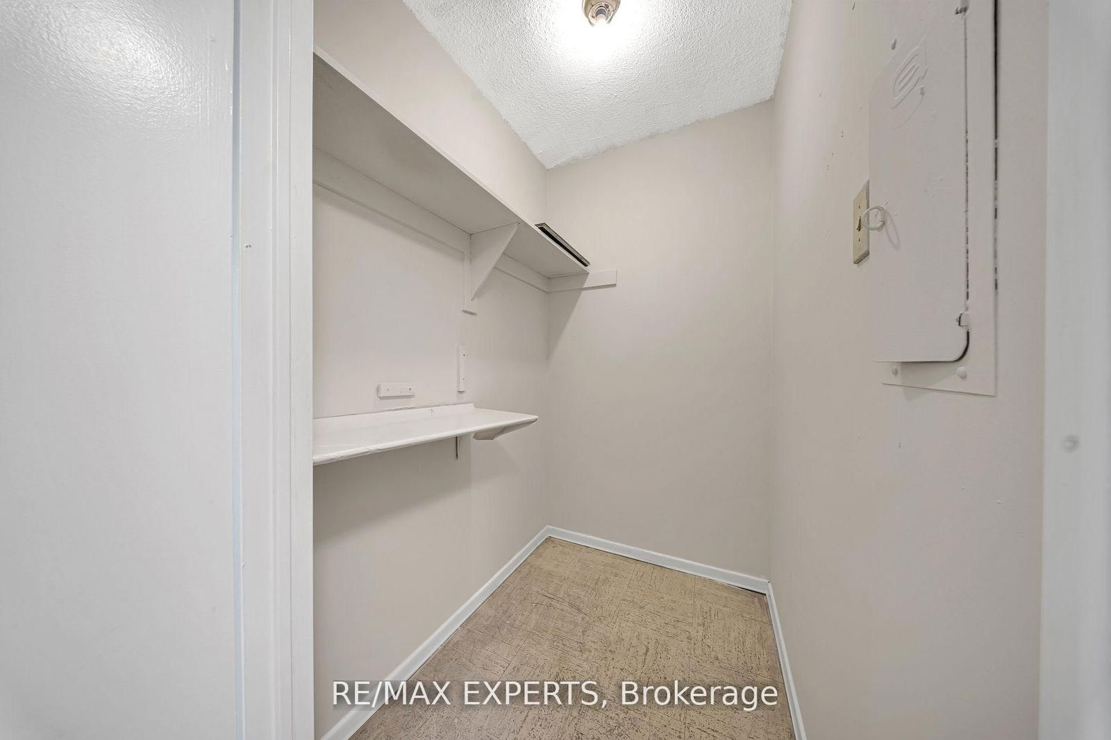 25 Kensington Rd, unit 211 for rent