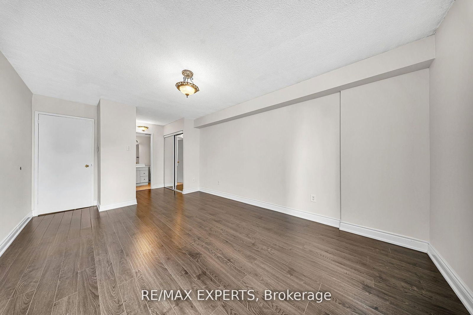 25 Kensington Rd, unit 211 for rent