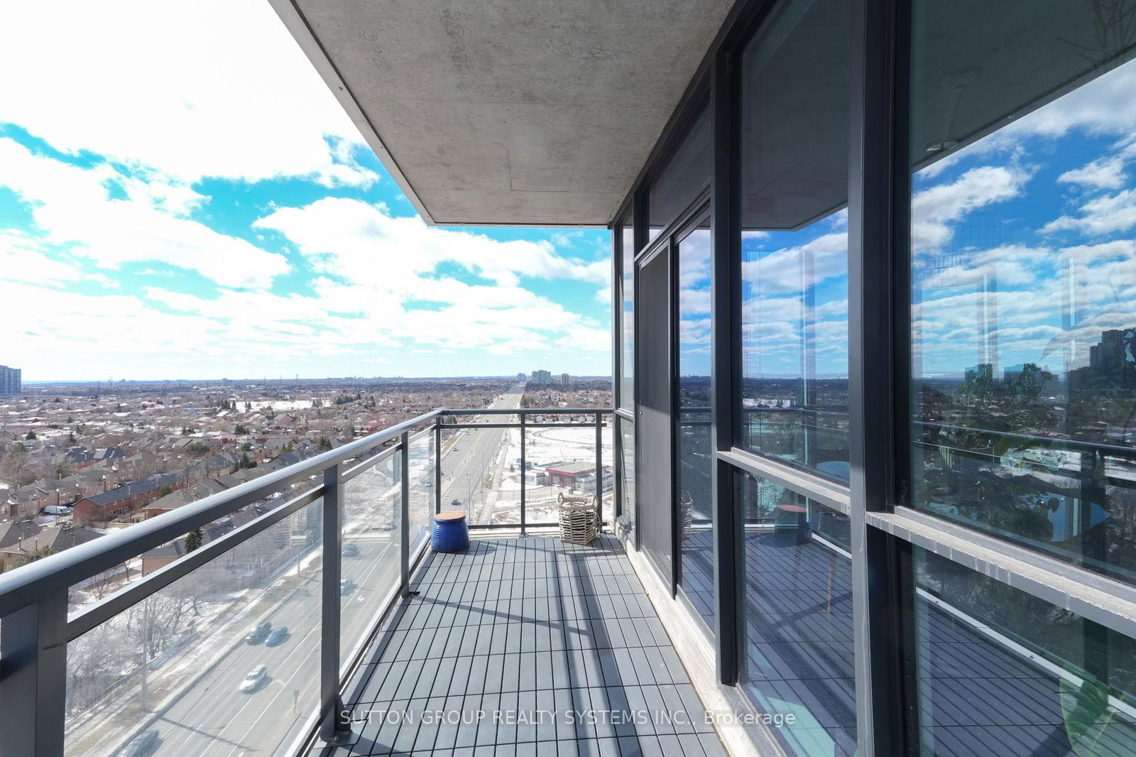 75 Eglinton Ave, unit 1304 for rent