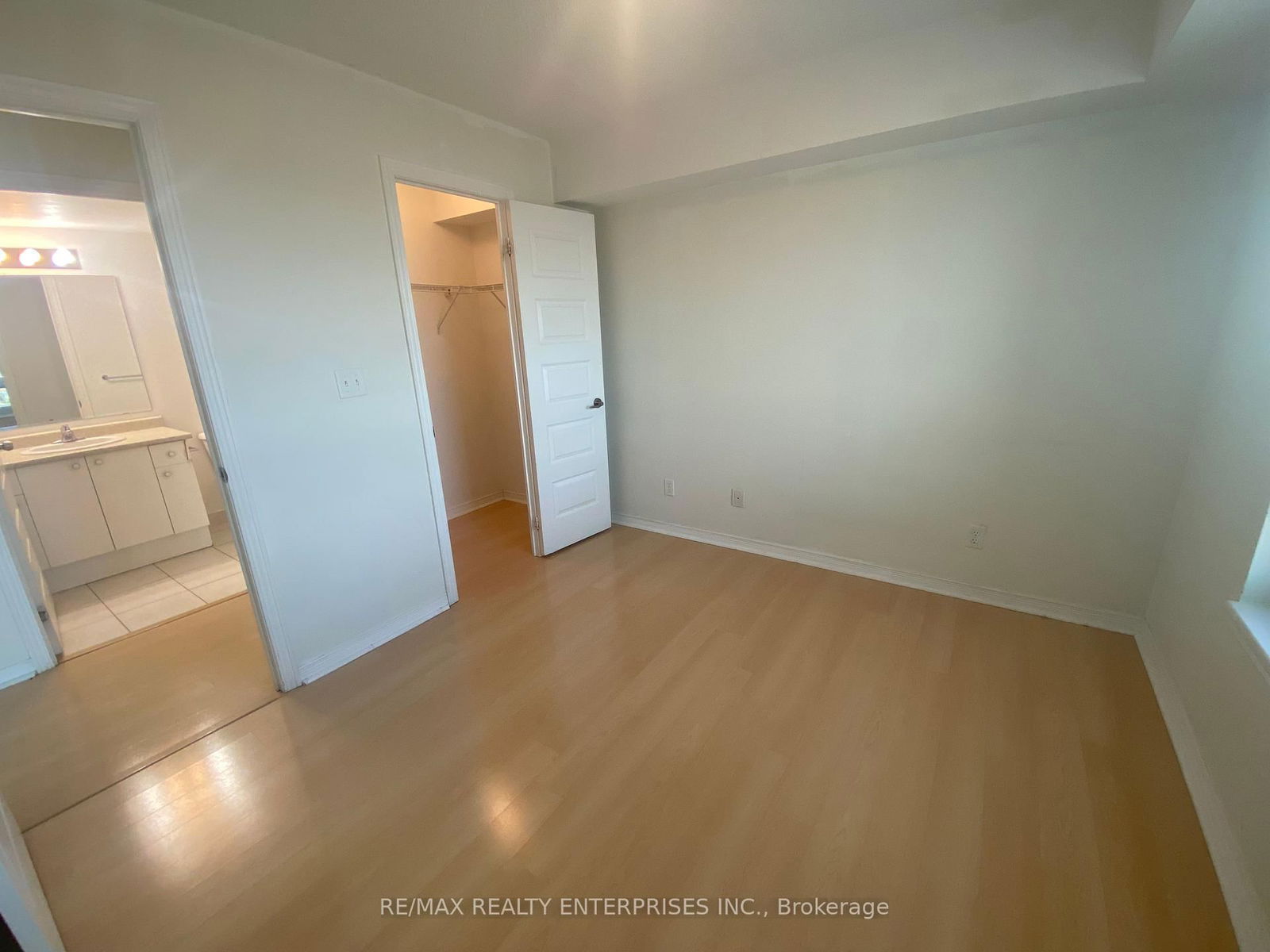 215 Queen St E, unit 1511 for rent