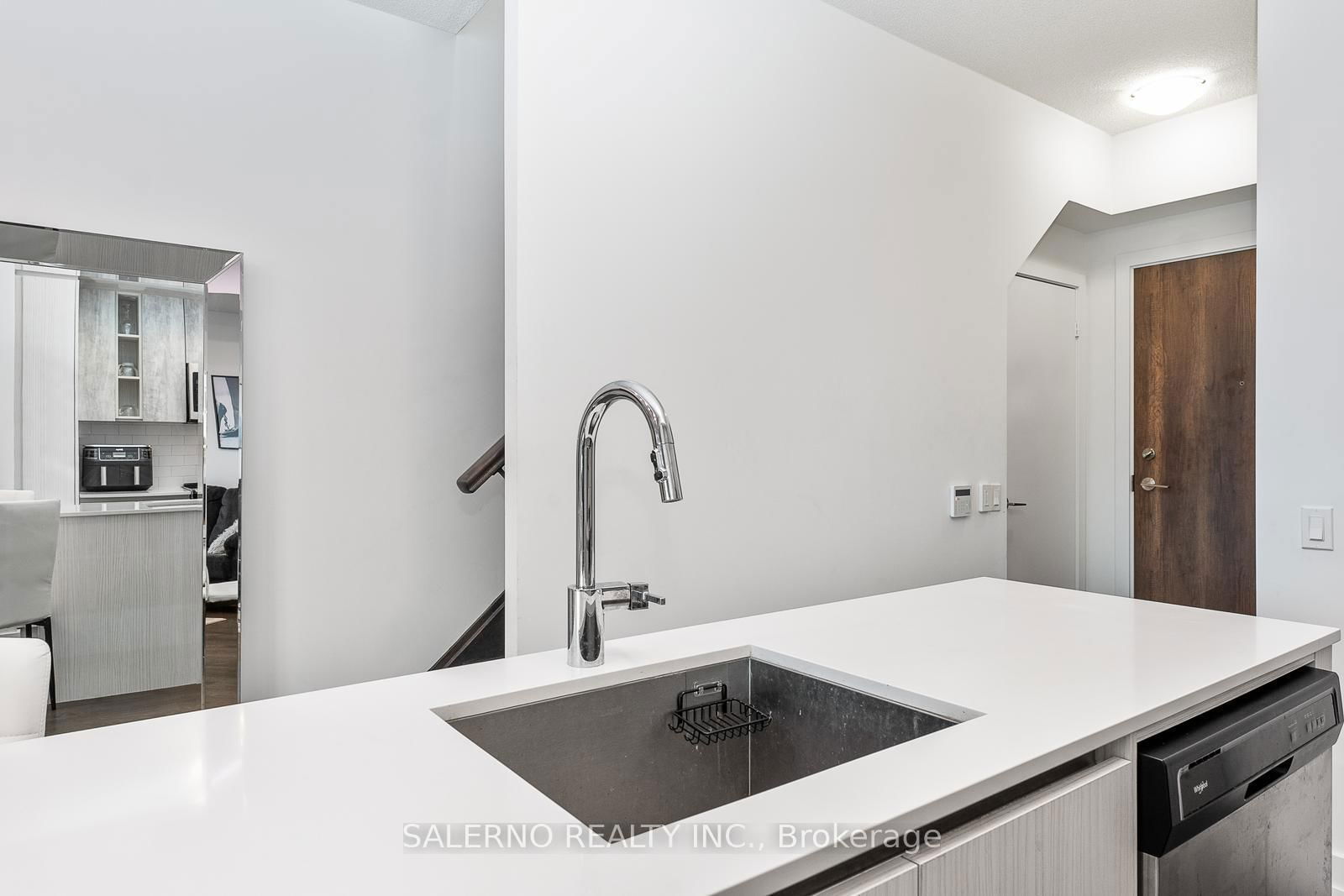 251 Manitoba St, unit 111 for rent