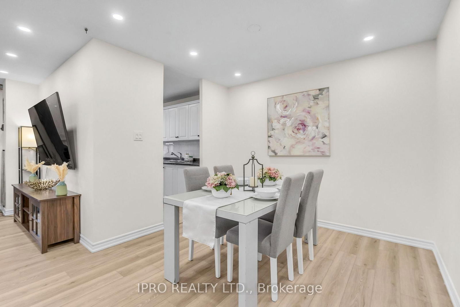 21 Knightsbridge Rd, unit 1903 for sale