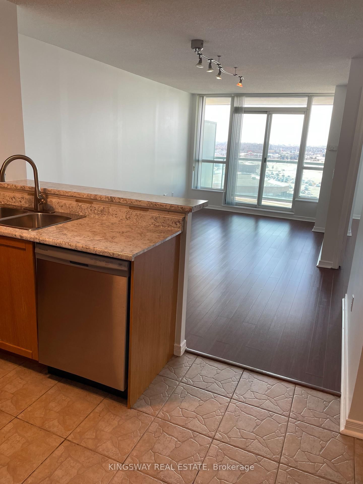 2545 Erin Centre Blvd, unit 1408 for rent