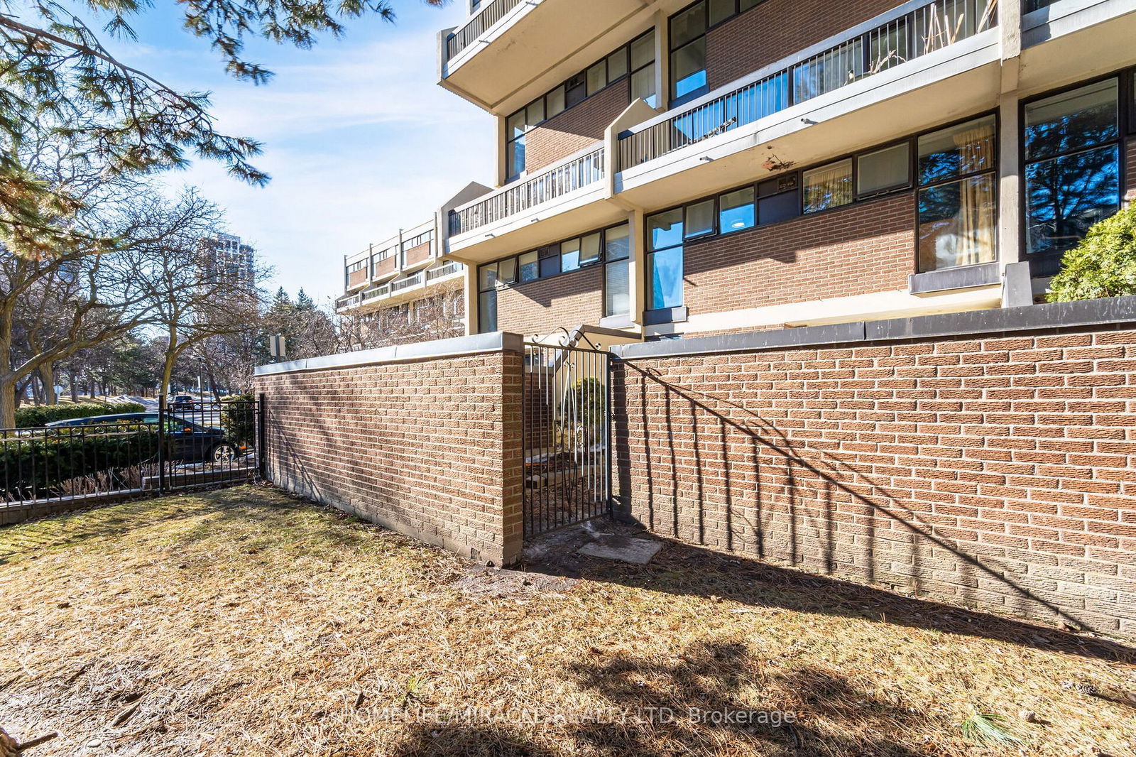 Queenscourt Condos, Etobicoke, Toronto