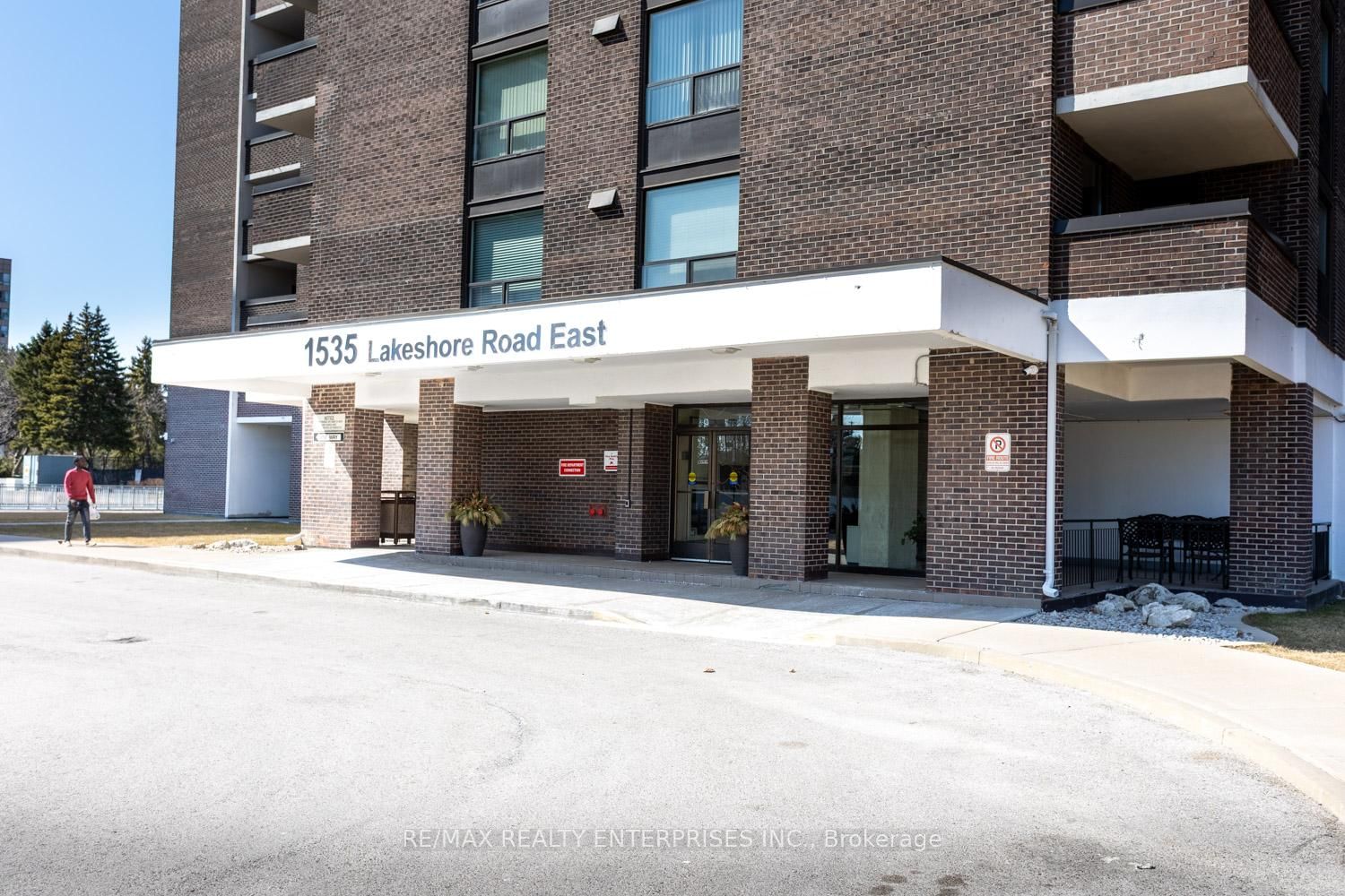 1535 Lakeshore Rd E, unit 404 for sale