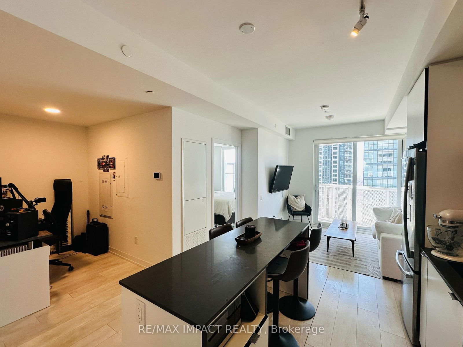 4065 Confederation Pkwy, unit 2401 for rent