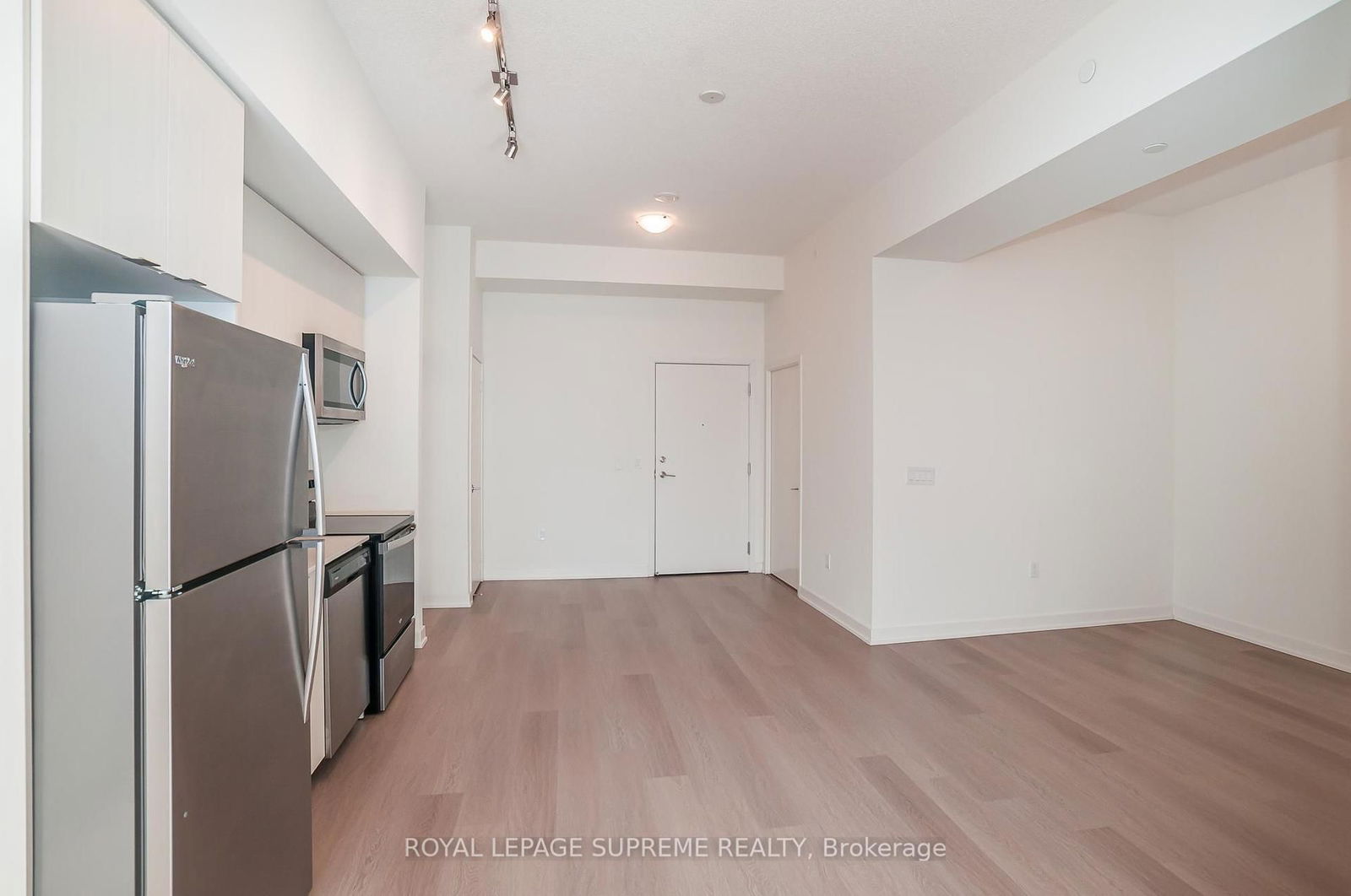 859 The Queensway, unit 811 for rent