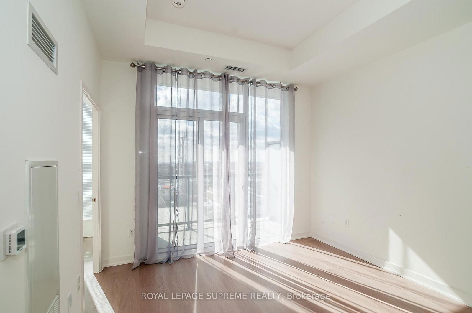 859 The Queensway, unit 811 for rent