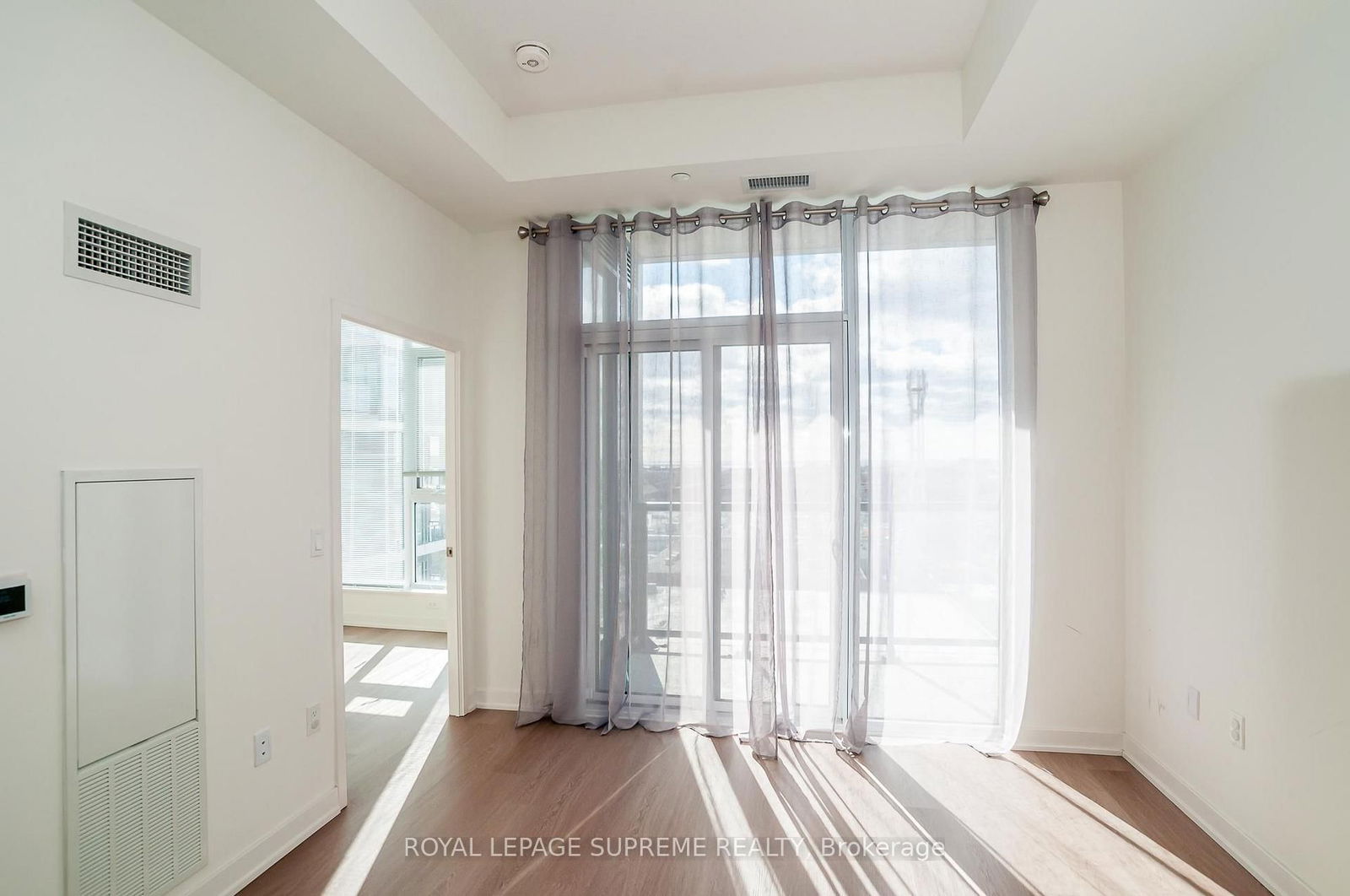 859 The Queensway, unit 811 for rent