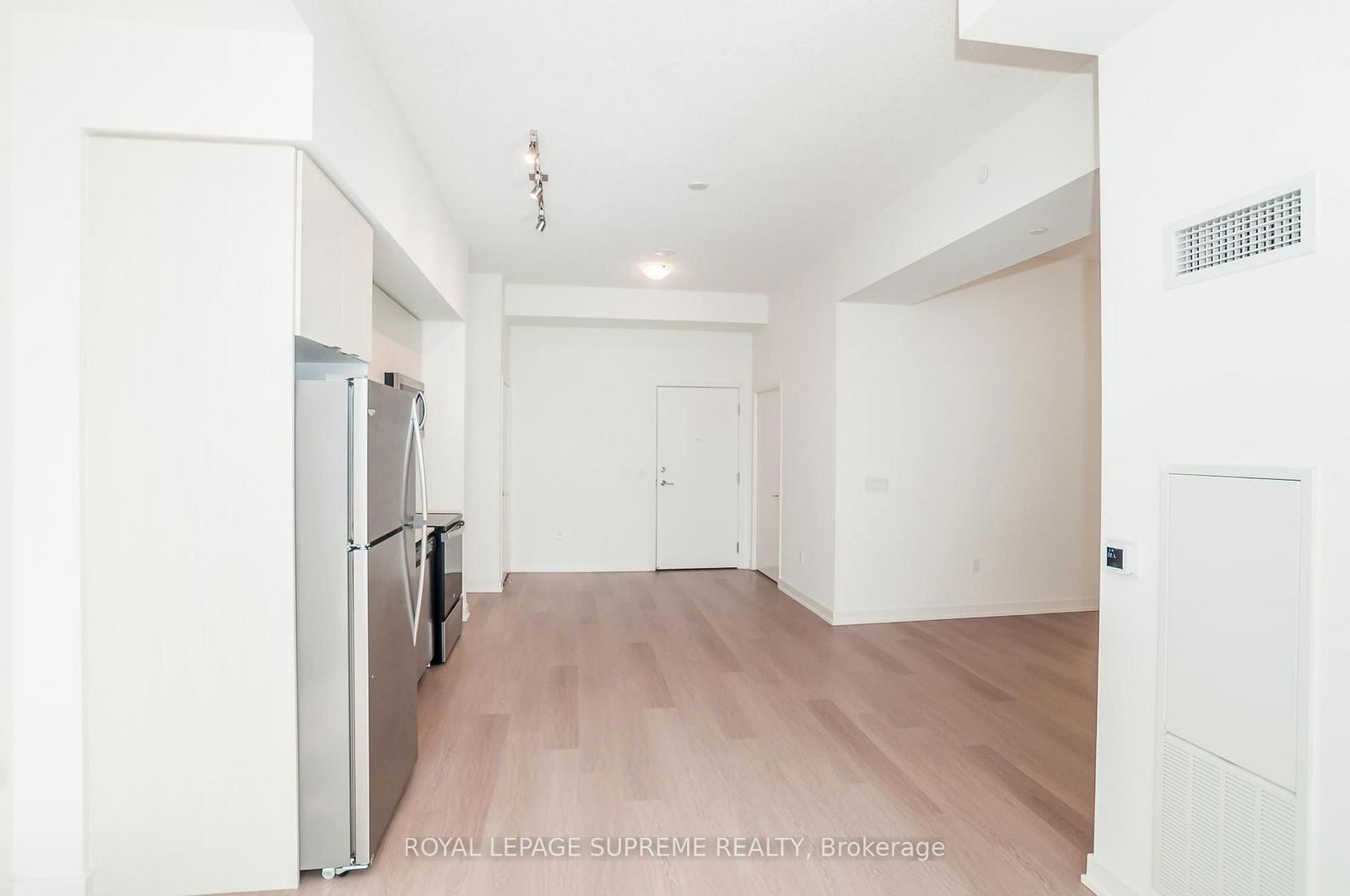 859 The Queensway, unit 811 for rent