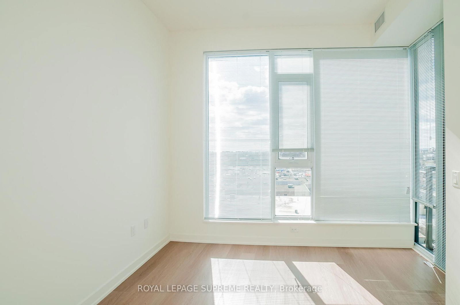 859 The Queensway, unit 811 for rent