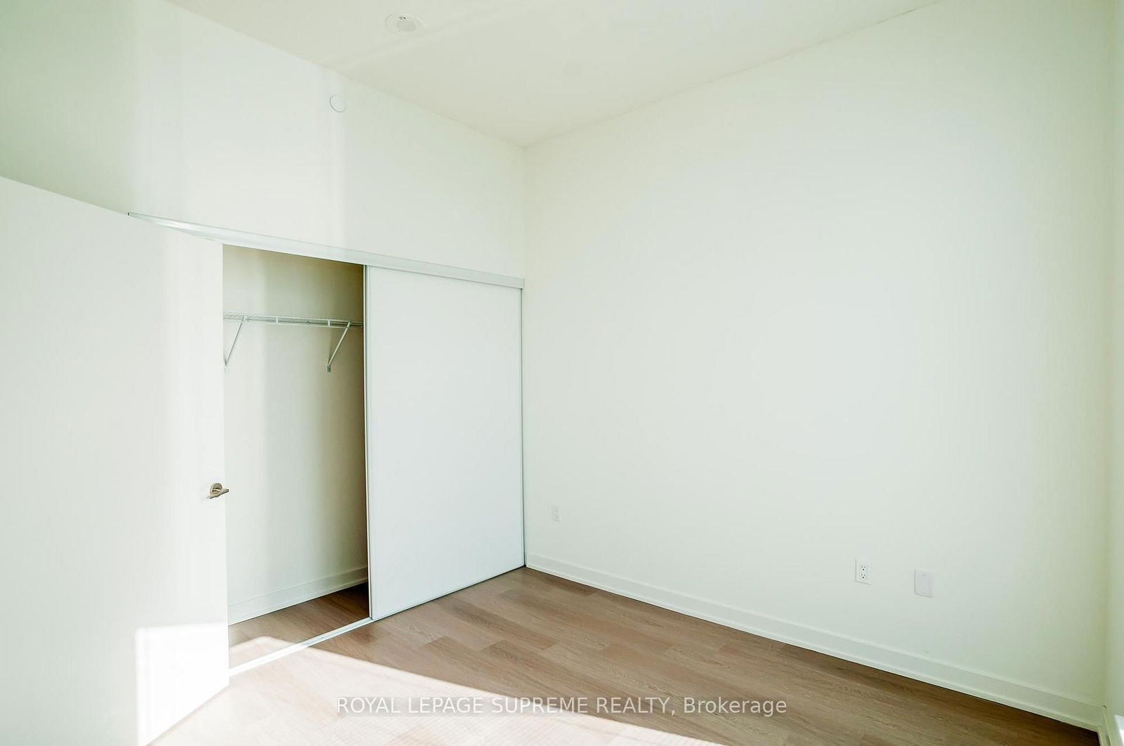 859 The Queensway, unit 811 for rent