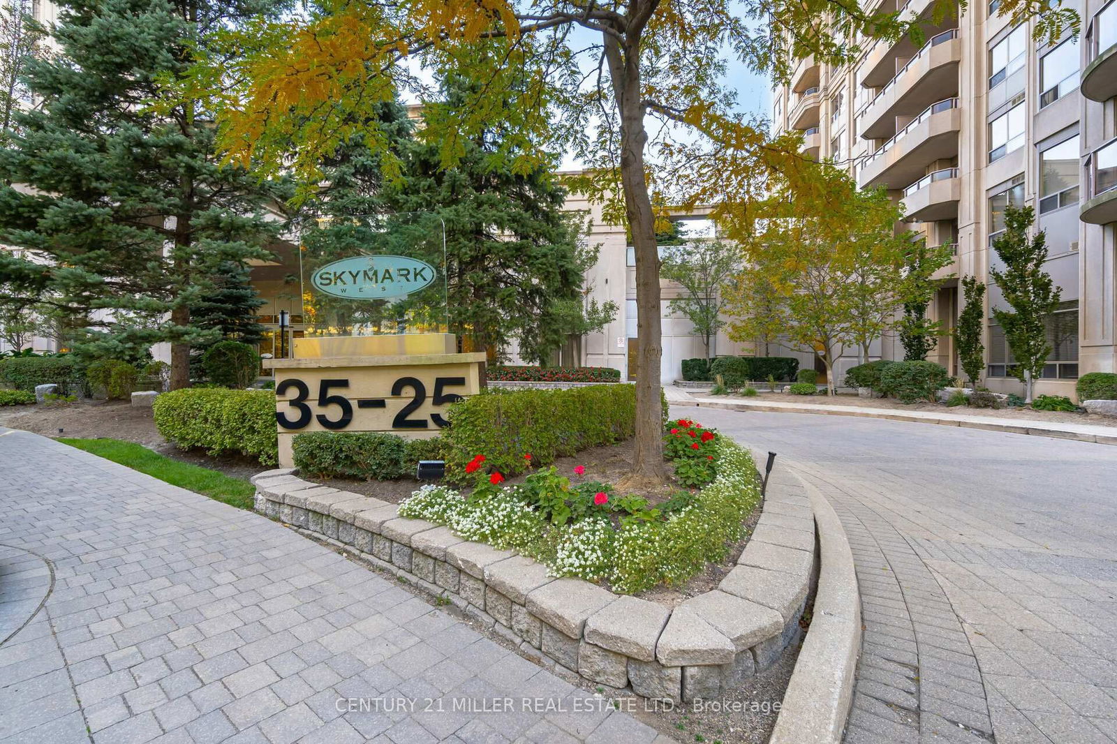 25 Kingsbridge Garden Circ, unit 3013 for rent