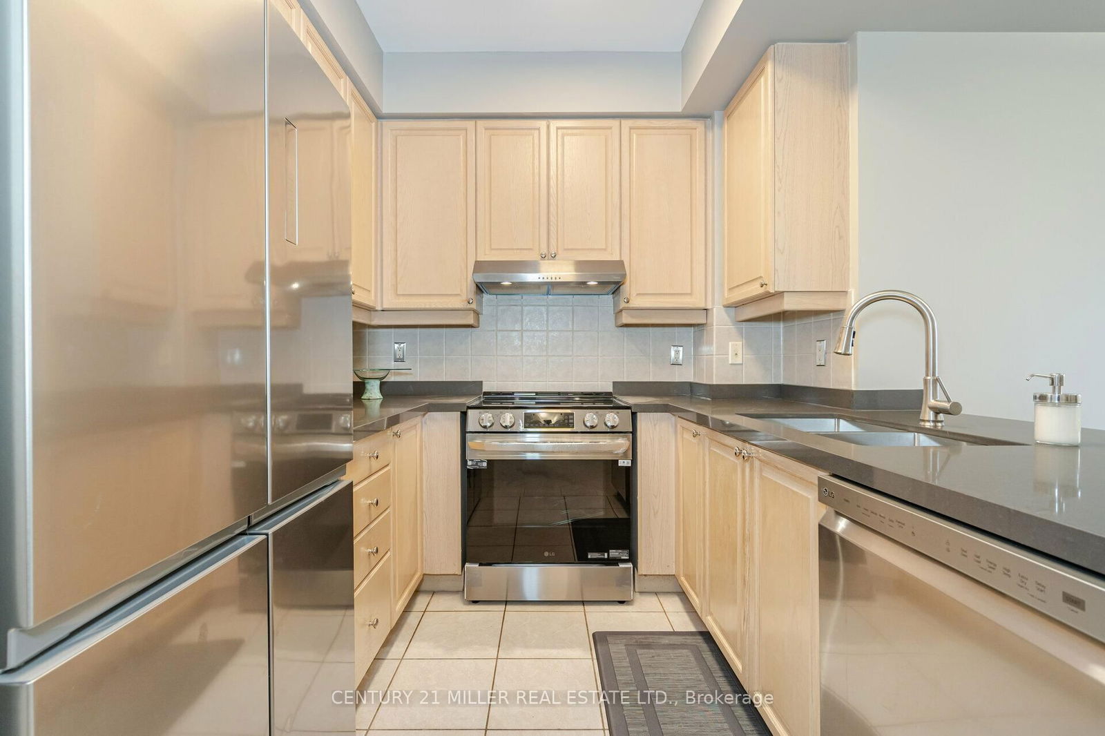 25 Kingsbridge Garden Circ, unit 3013 for rent