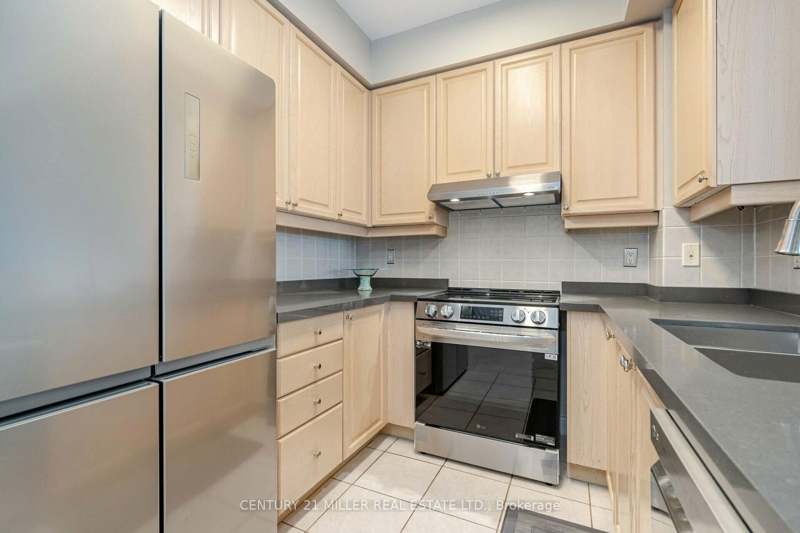 25 Kingsbridge Garden Circ, unit 3013 for rent