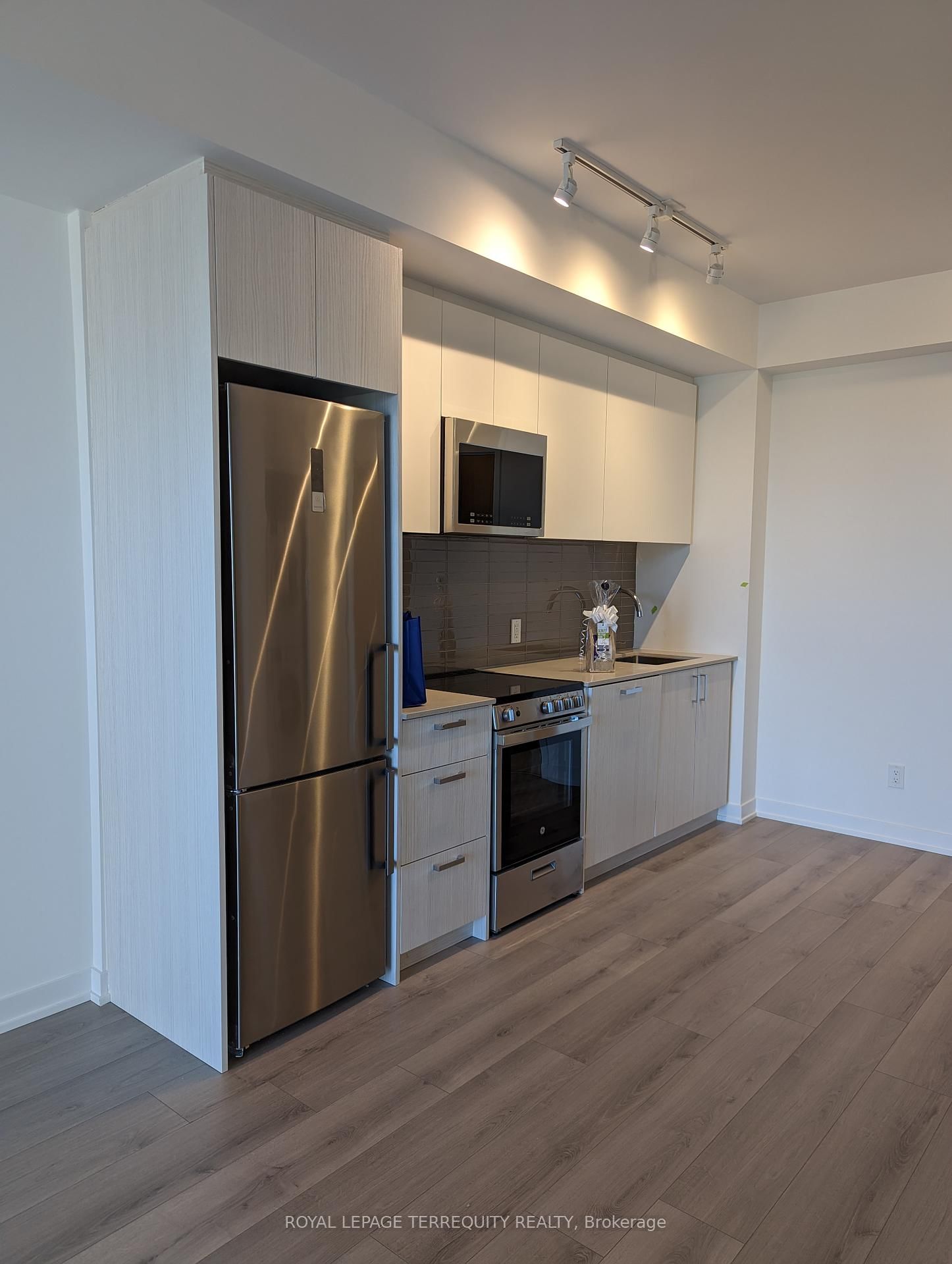 1787 St Clair Ave W, unit 529 for rent