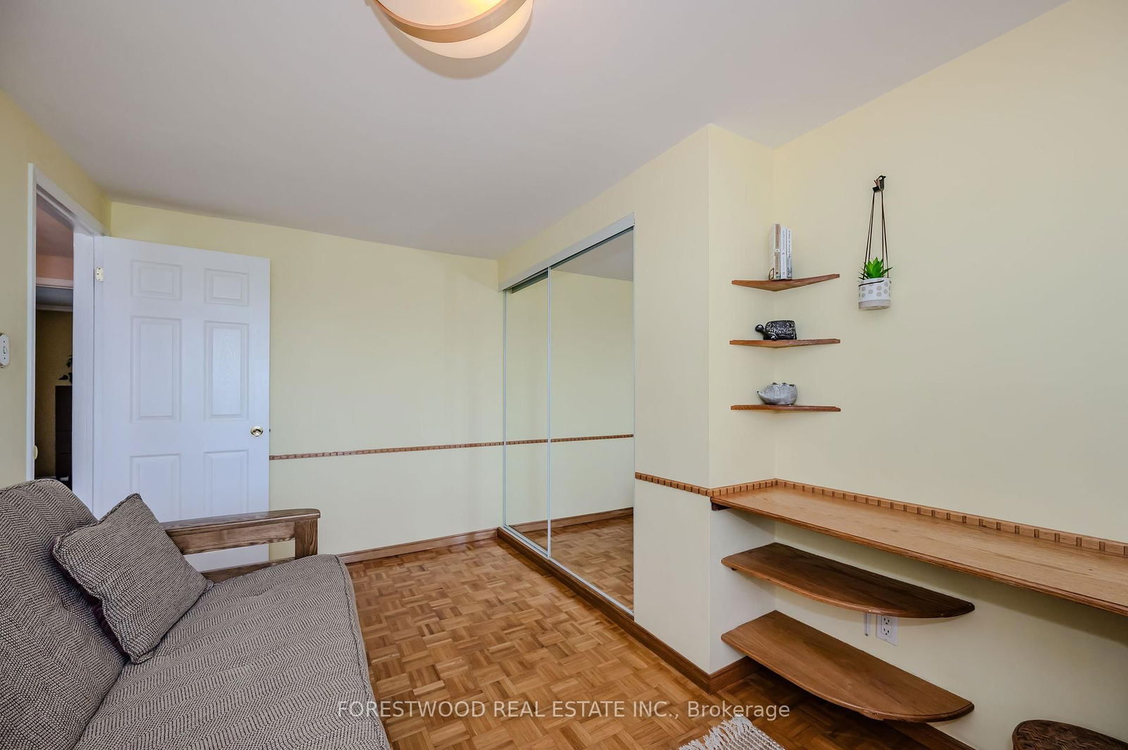 400 Bloor St, unit 28 for sale